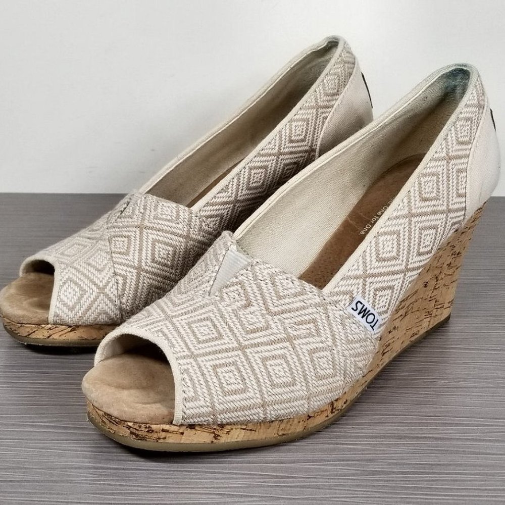 TOMS Peep Toe Cork Wedge, Creamy Tan Diamond Pattern Fabric, Womens Size 8 M